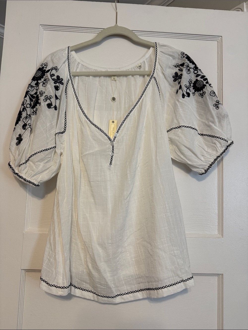 Max Studio London NWT Embroidered White Peasant Blouse with Black Accents